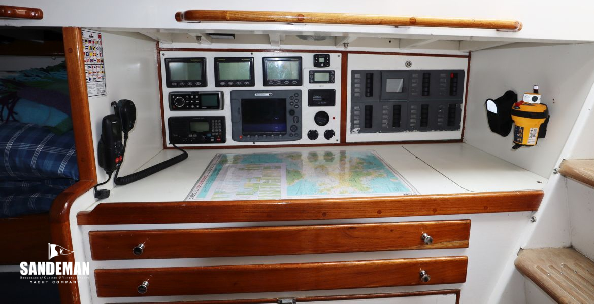 Chart table to starboard
