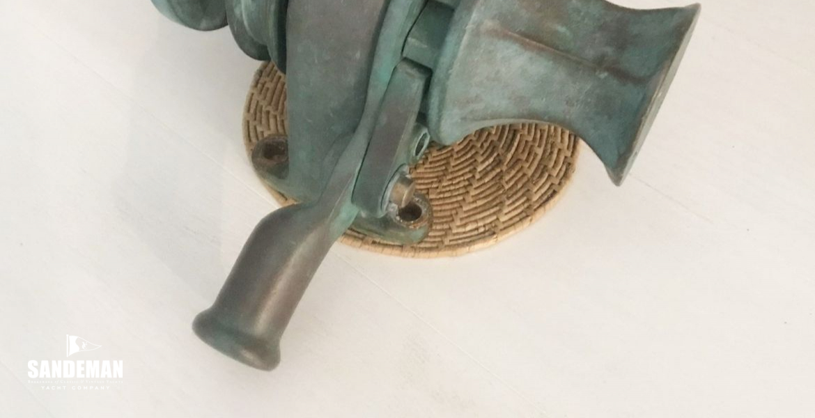 Windlass (not fitted)