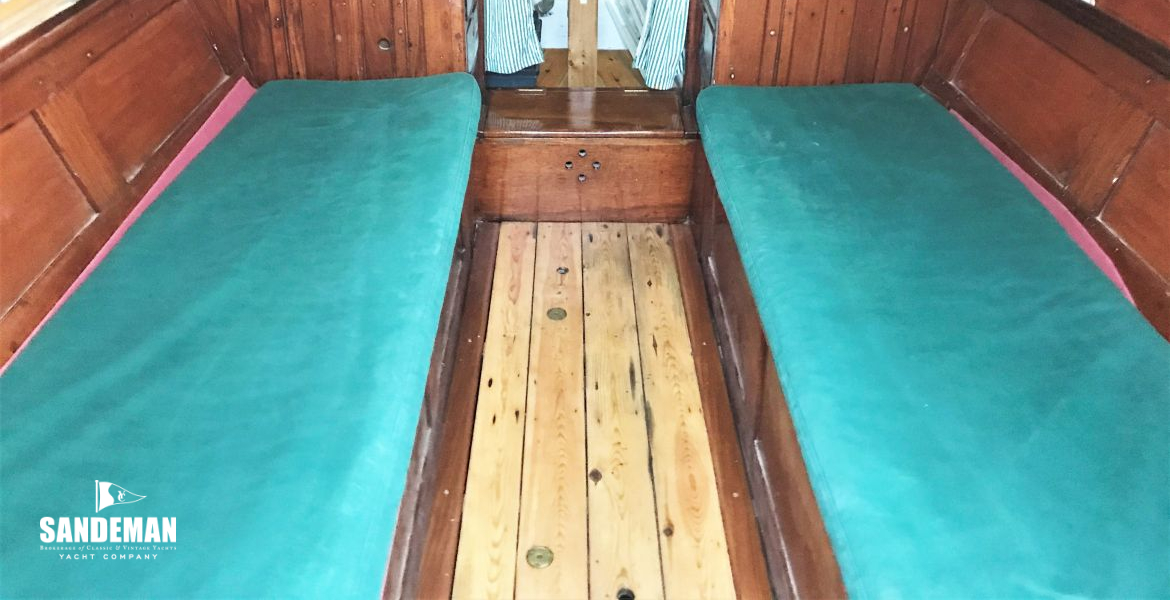 Saloon view forward