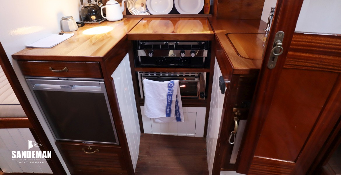 Galley to starboard