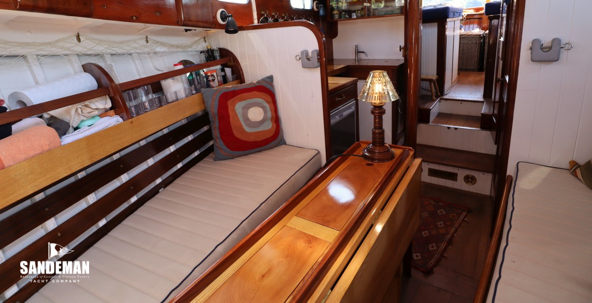 Saloon view aft to starboard