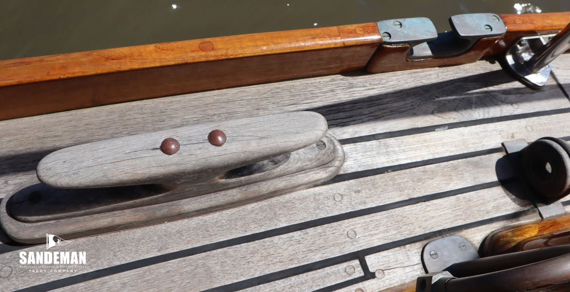 Side deck details
