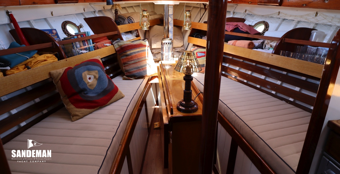 Saloon view forward