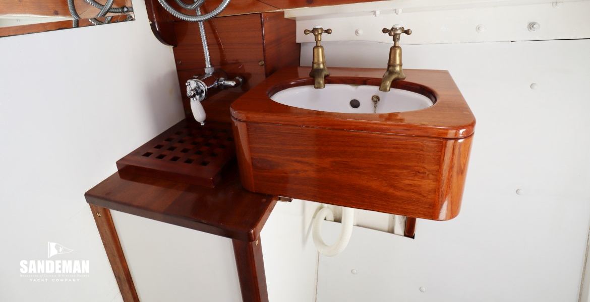 WC/ shower Compartment sink