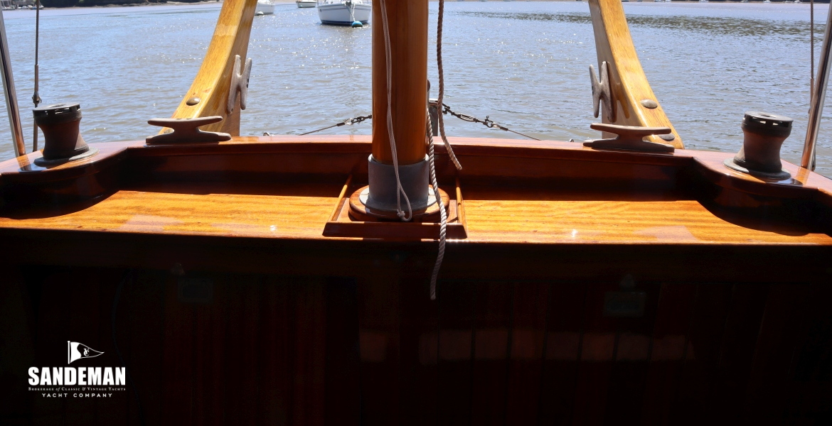 Cockpit aft