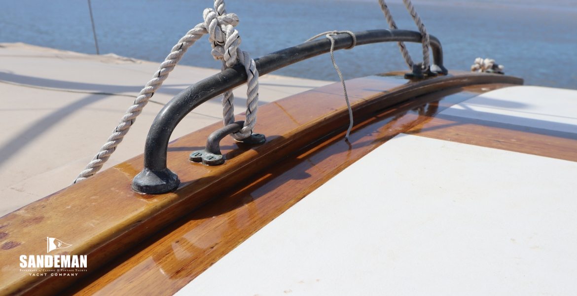 Mainsheet horse wheelhouse roof