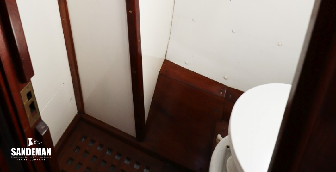 WC/ Shower Compartment