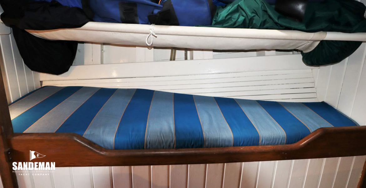 Fwd cabin single and pipe cot to port