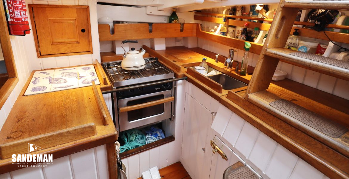 Galley to starboard