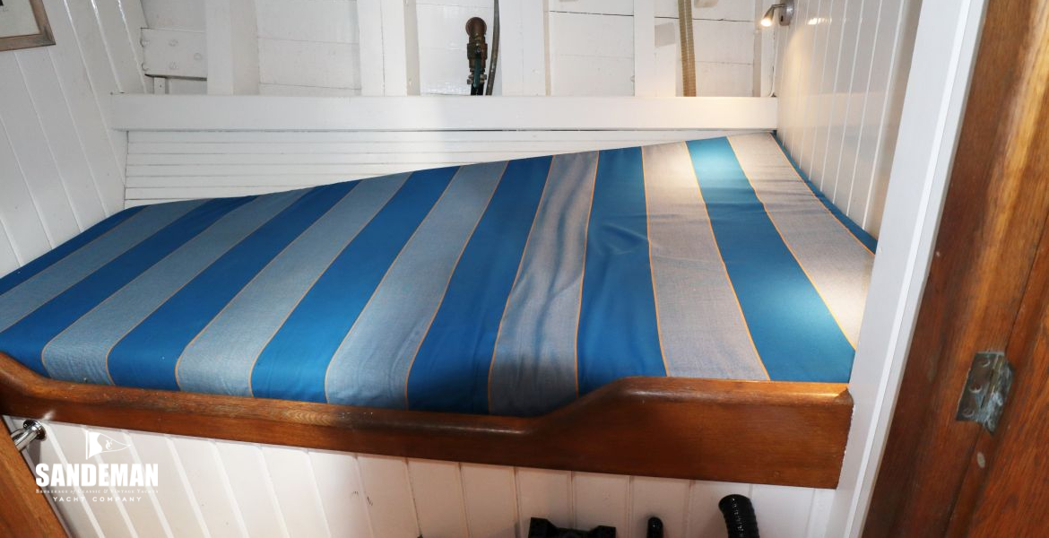 Fwd cabin double berth to starboard