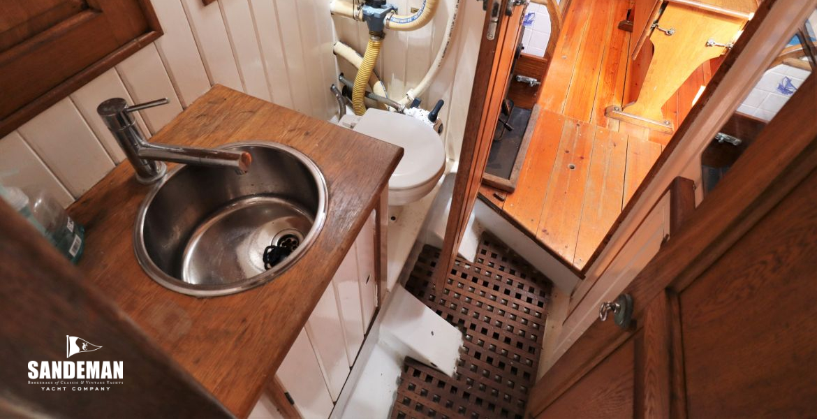 Aft WC compartment view forward