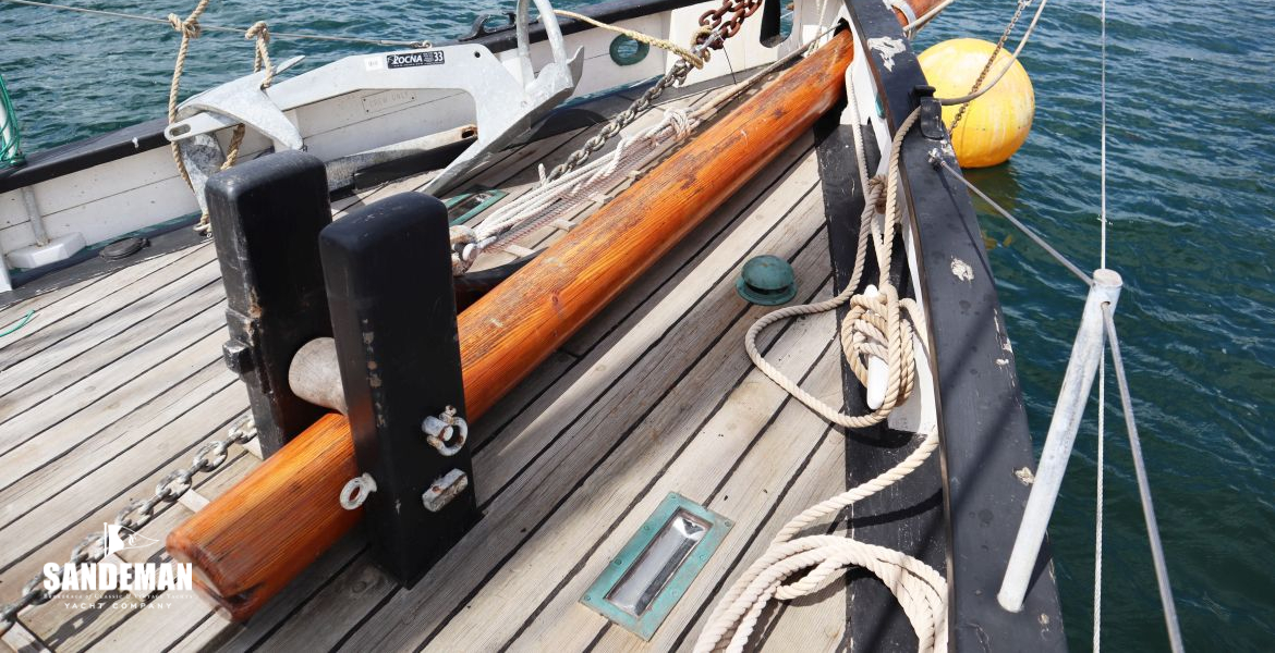 Forward foredeck details