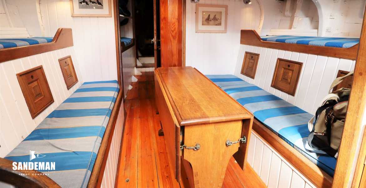 Saloon view forward