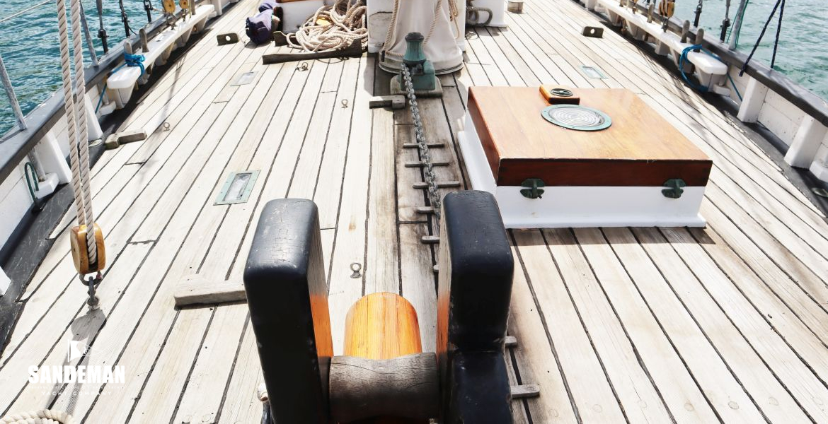 Foredeck view aft