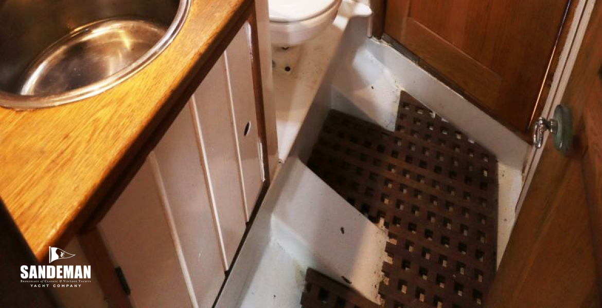 Aft WC compartment view forward