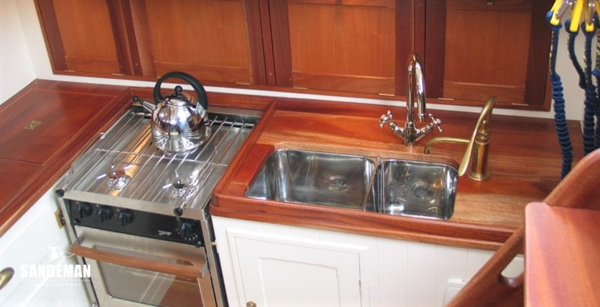 Galley to starboard