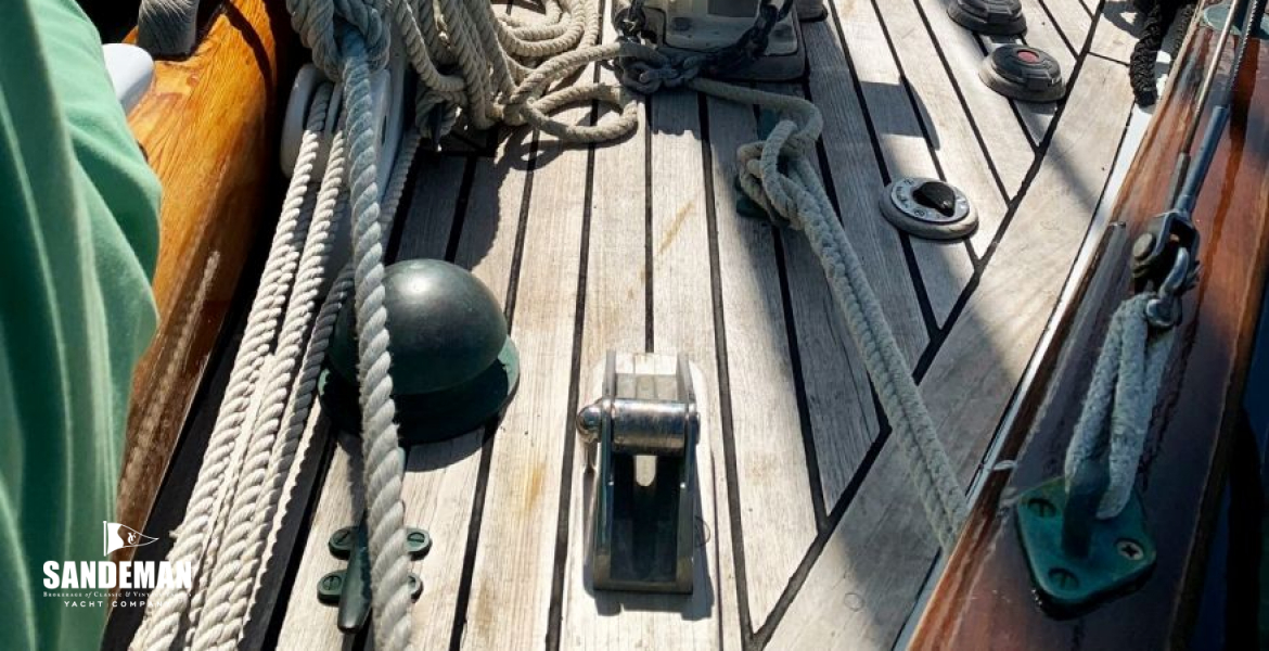Foredeck view aft