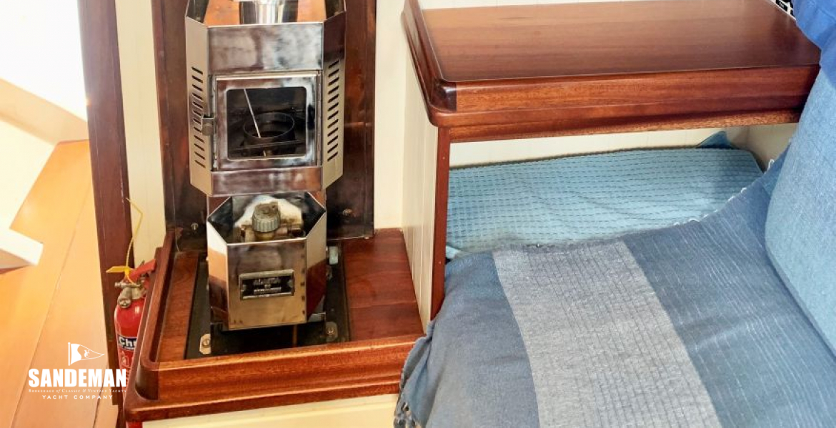 Saloon forward starboard - Dickinson heater