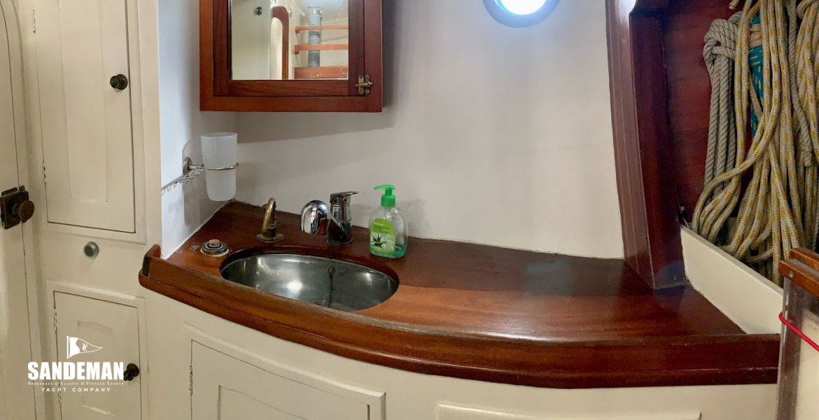 WC shower compartment view to port