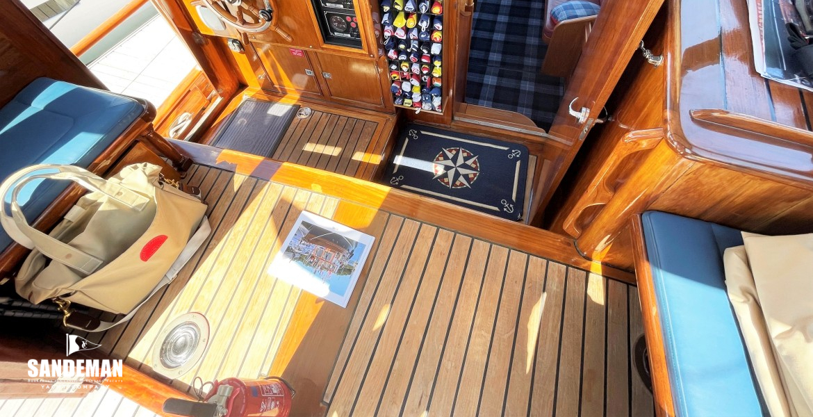 Wheelhouse view forward