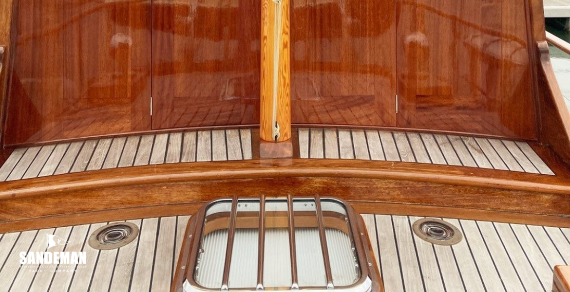 Wheelhouse aft bulkhead and doors