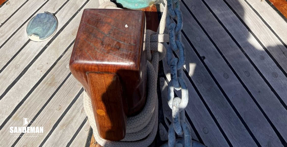 Foredeck forward to stemhead