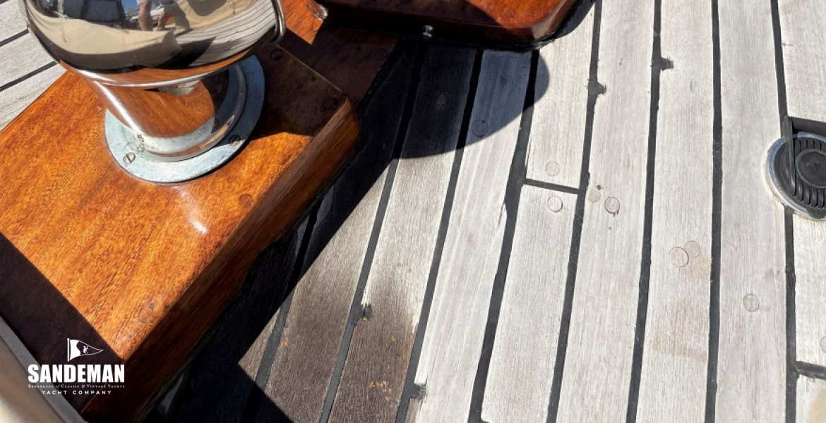 Foredeck details