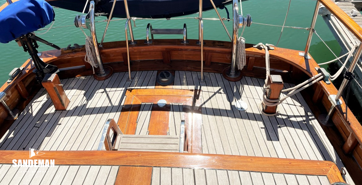 Aft deck view aft