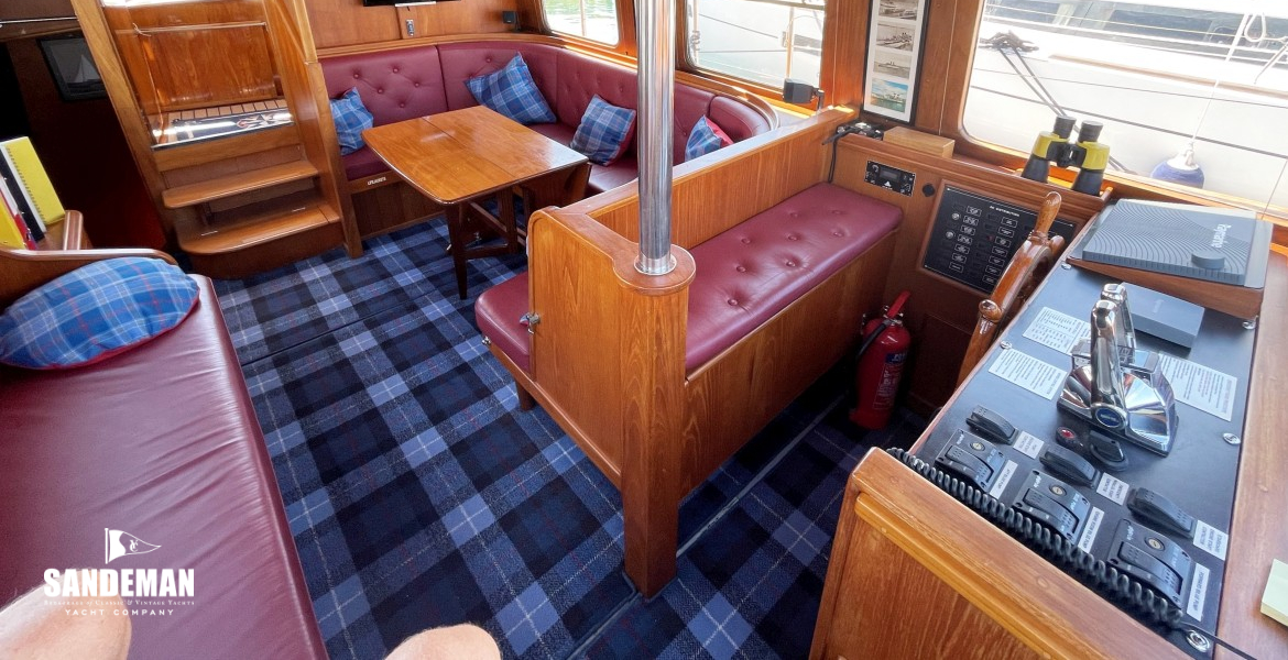 Saloon view aft to port