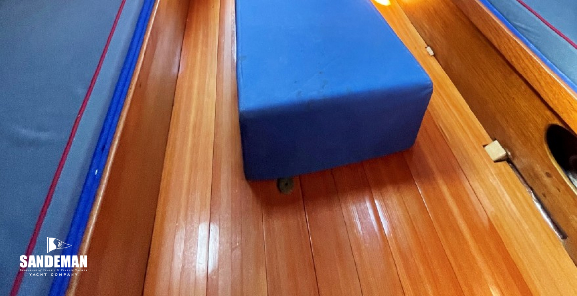 Saloon view aft