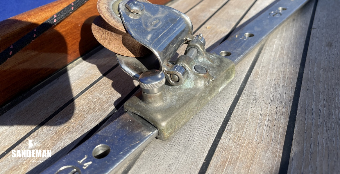 Lewmar track and car