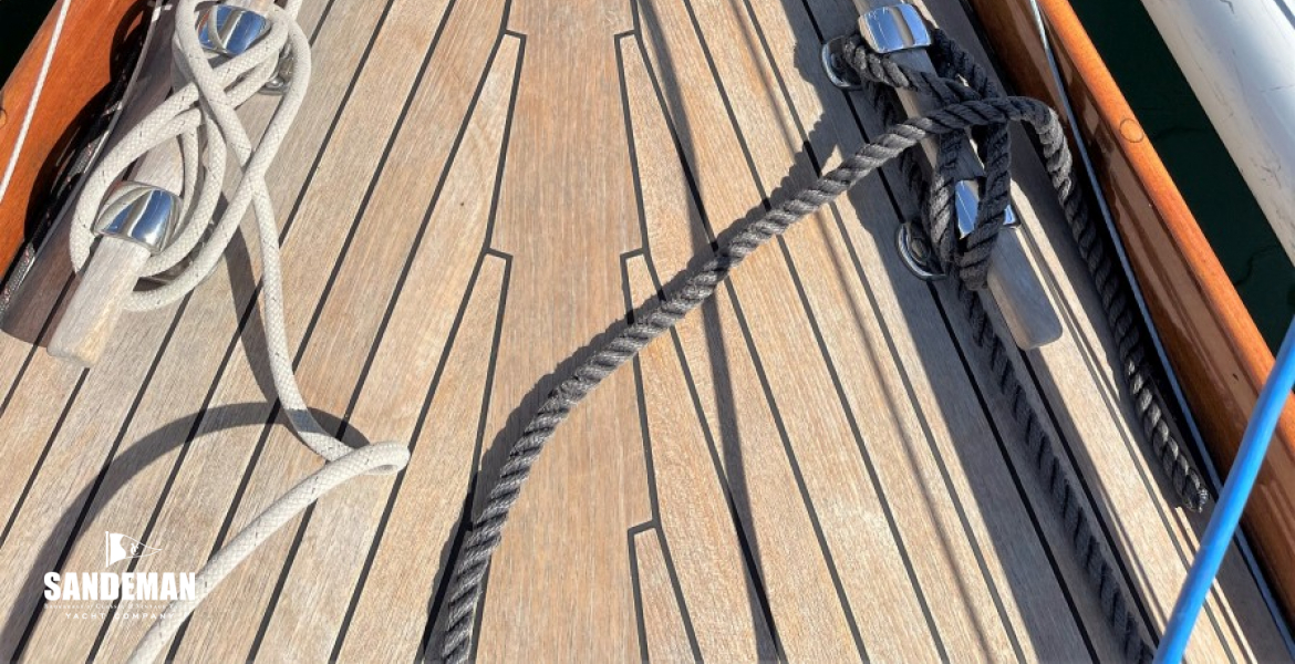 Foredeck forward