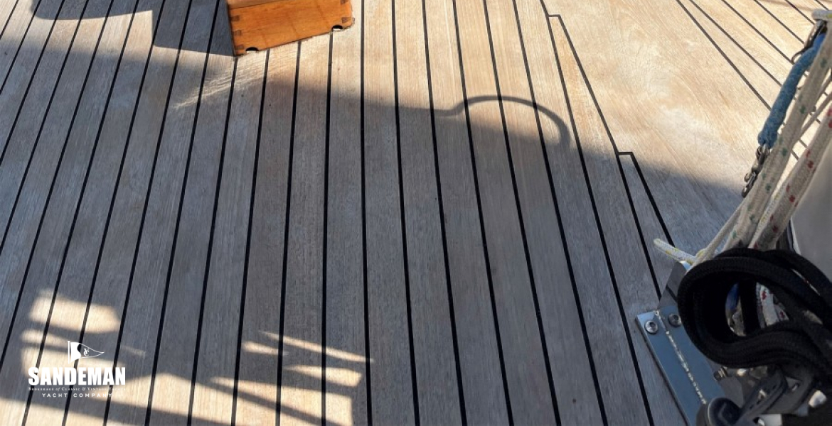 Foredeck view forward
