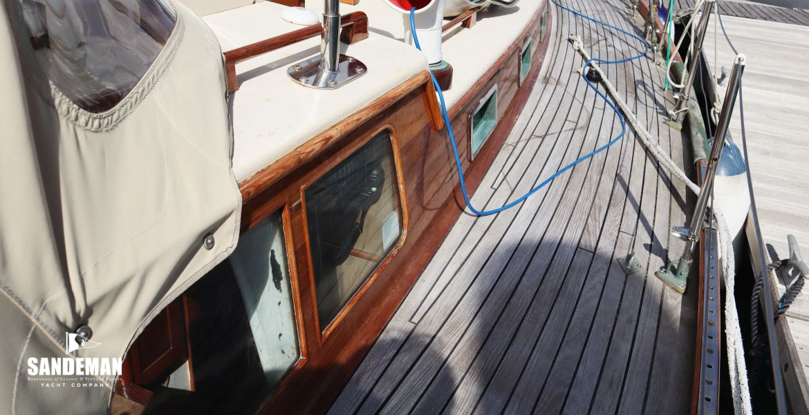 Starboard side deck view forward