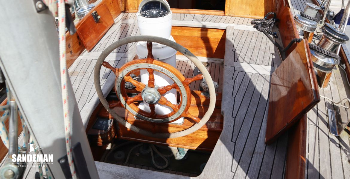 Cockpit view forward
