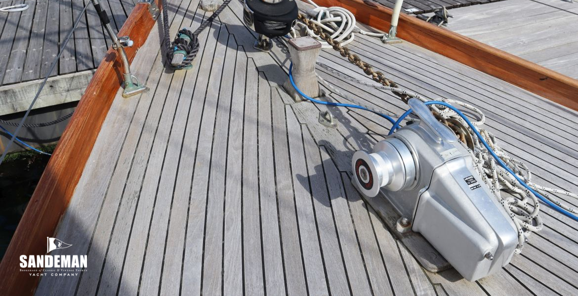 Foredeck view forward