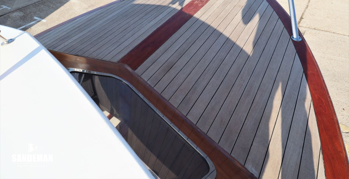 Foredeck view forward