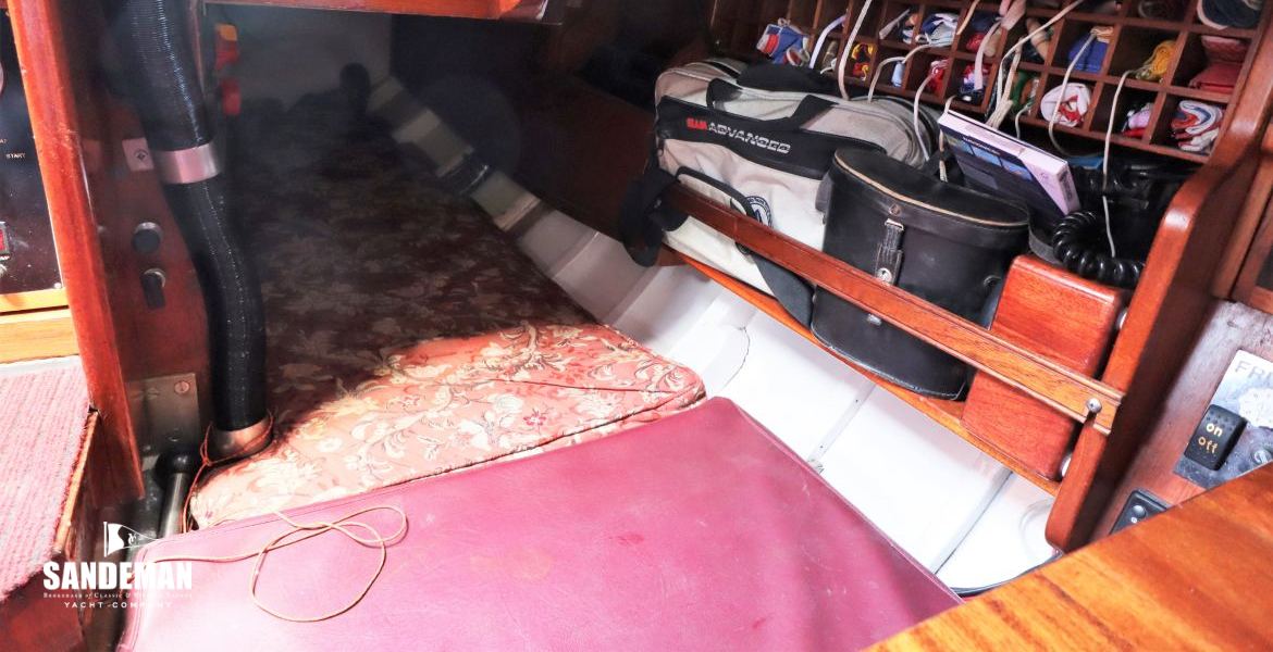 Quarter berth to port view aft