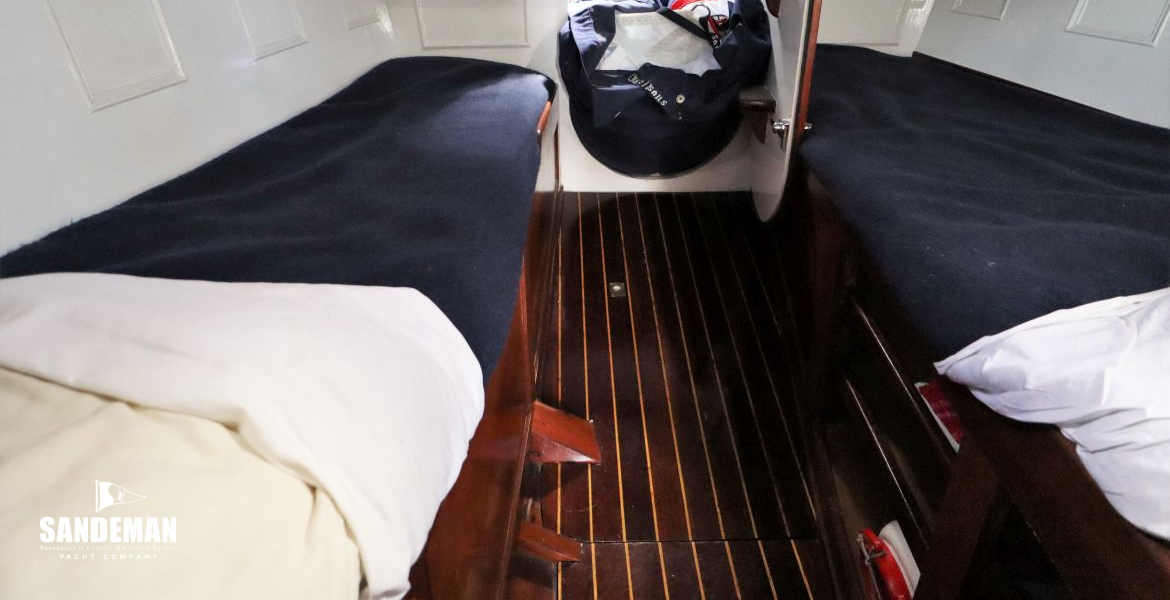 Forecabin view forward