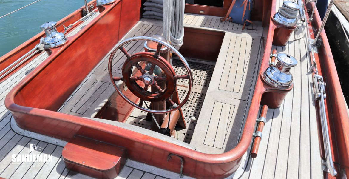 Cockpit view forward