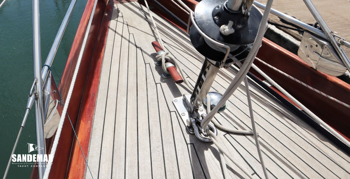 Foredeck and stemhead
