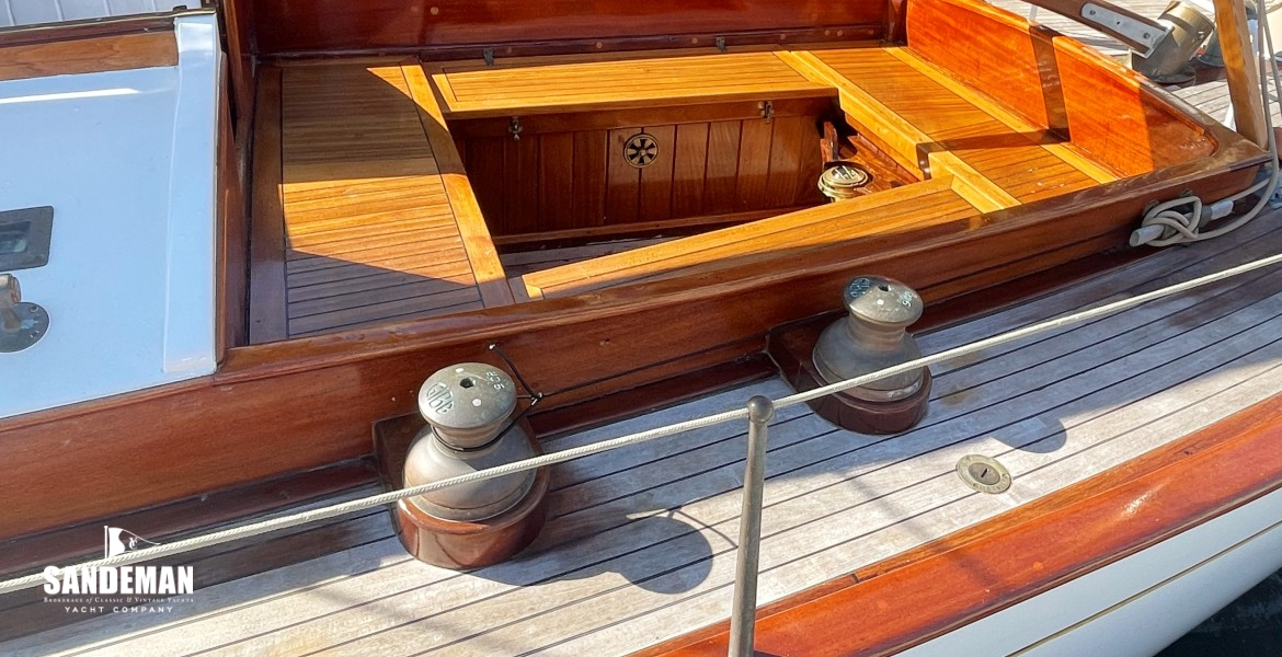 Cockpit and companionway