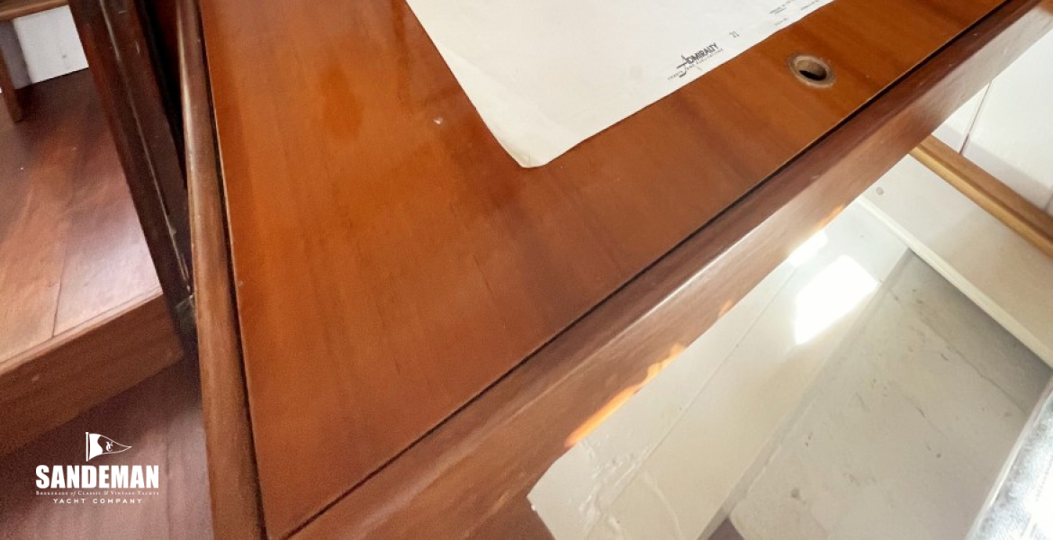 Chart table view aft