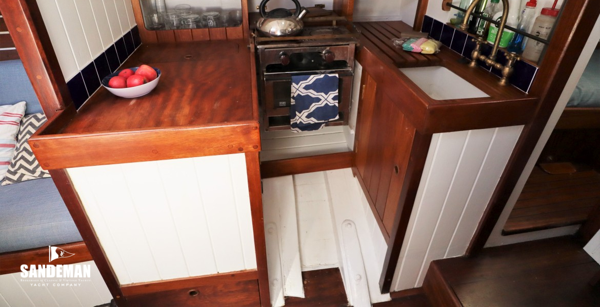 Galley to starboard