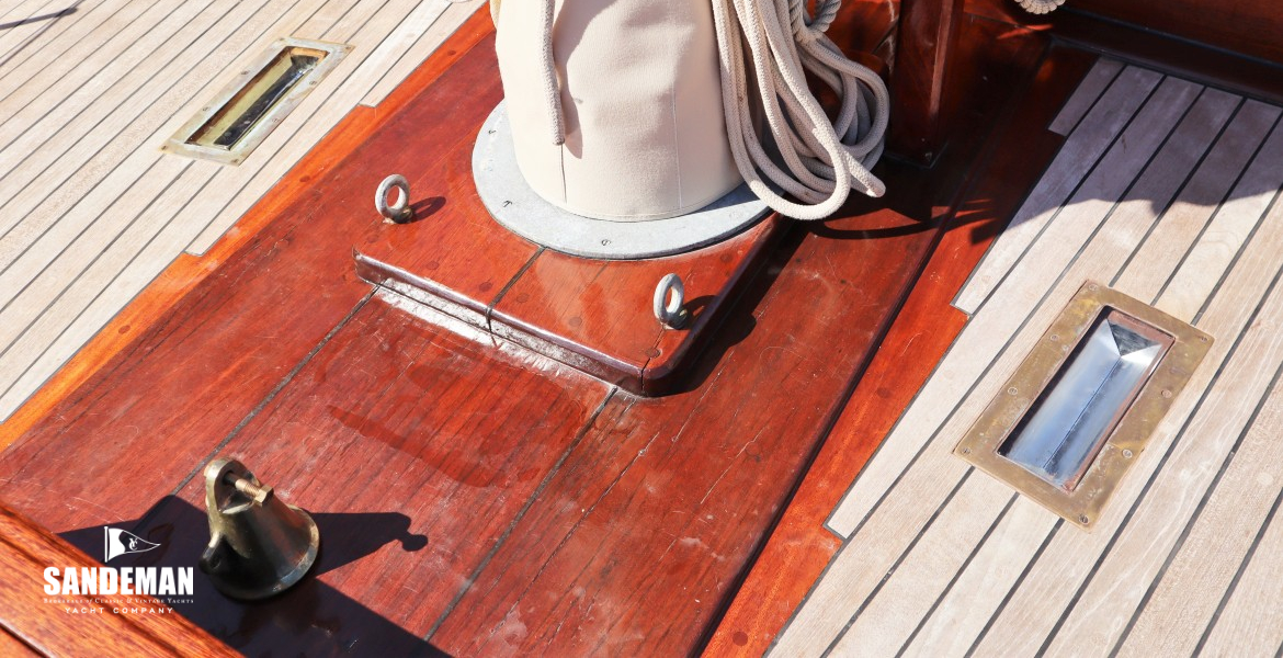 Main mast base