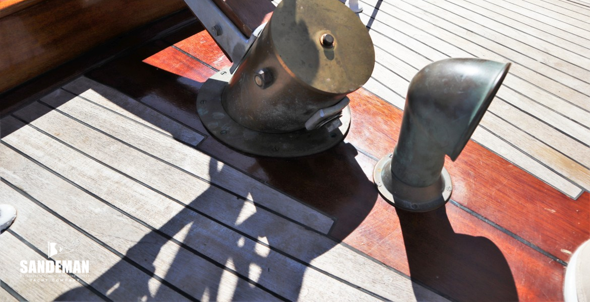 Rudder head details