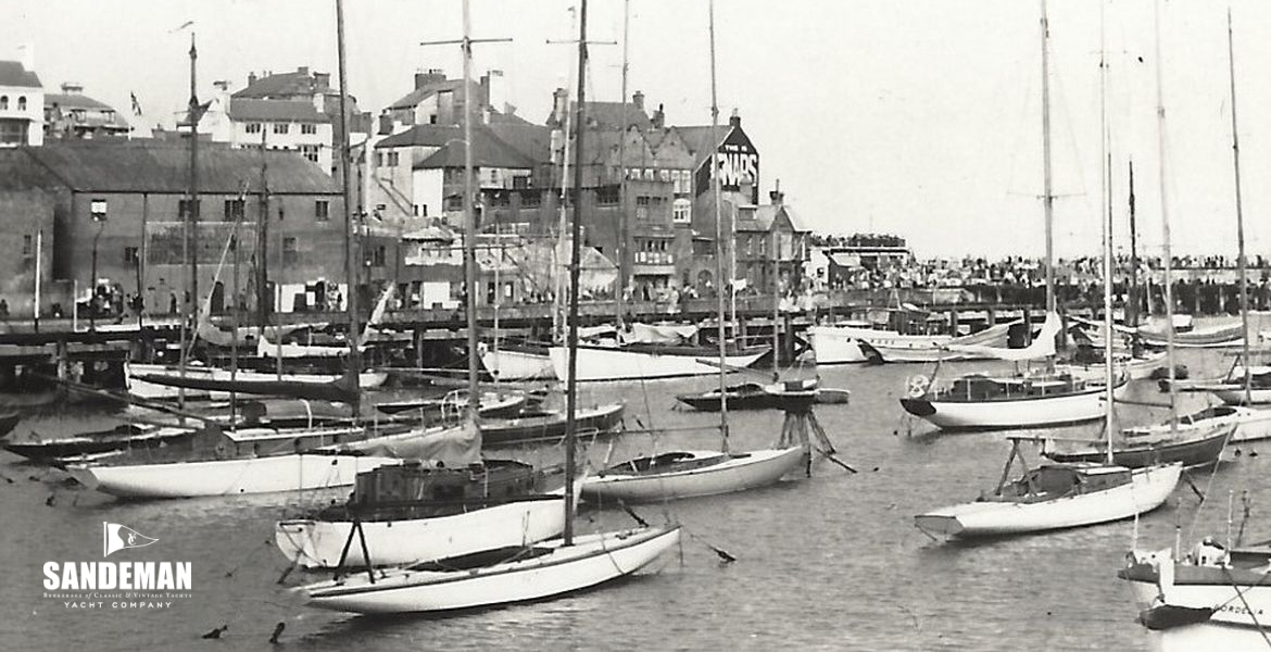Alongside (Centre), Bridlington 1950s 