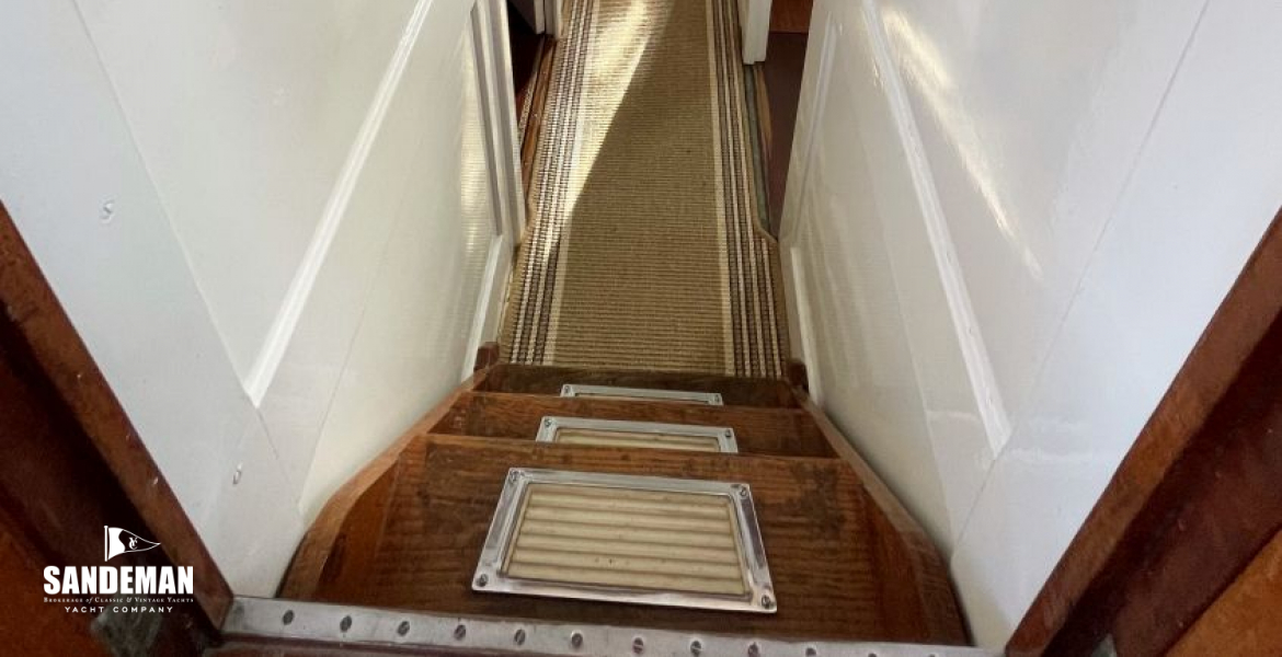 Companionway to aft accommodation