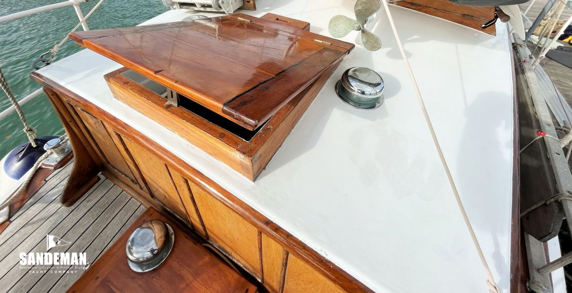 Aft trunk cabin details (launch not included)