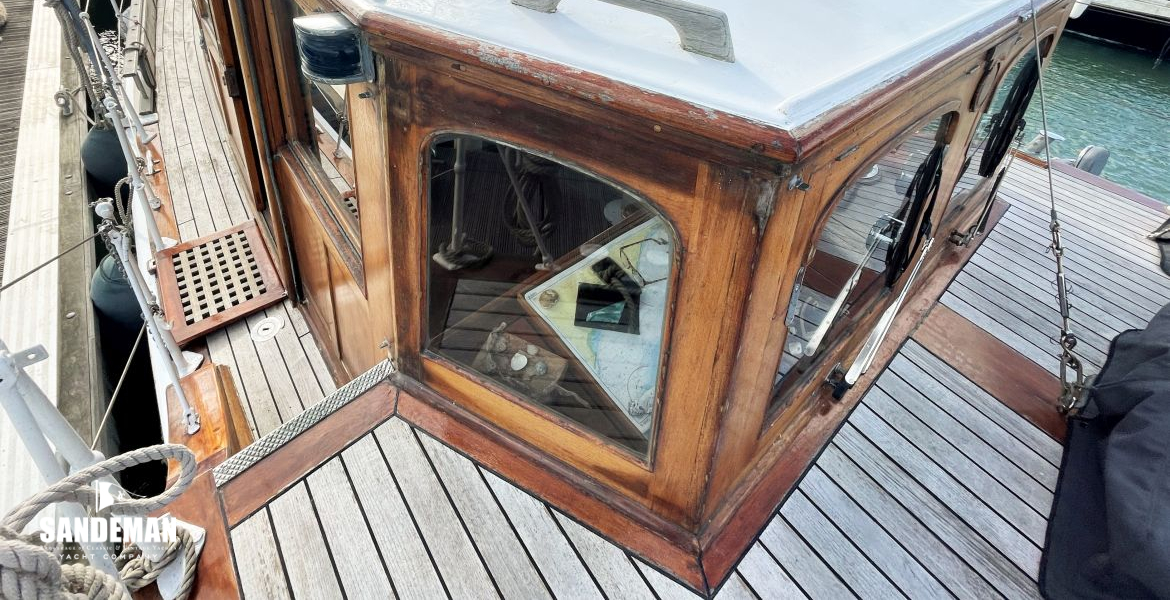 Wheelhouse view aft to starboard side deck
